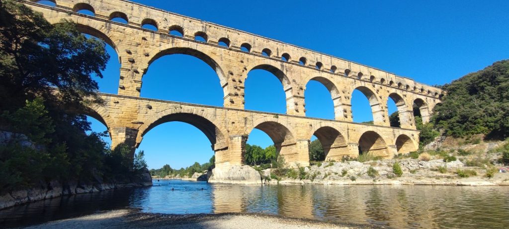 Photo du Pont du Gard depuis la rive gauche du Gardon