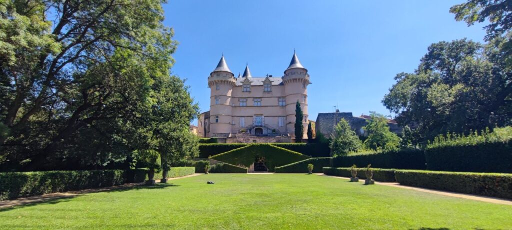 Photo du Château de Margon depuis les jardins